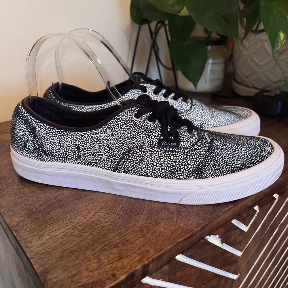Vans Authentic Stingray Alien Skin Black White Sneakers Mens Size 10 Casual